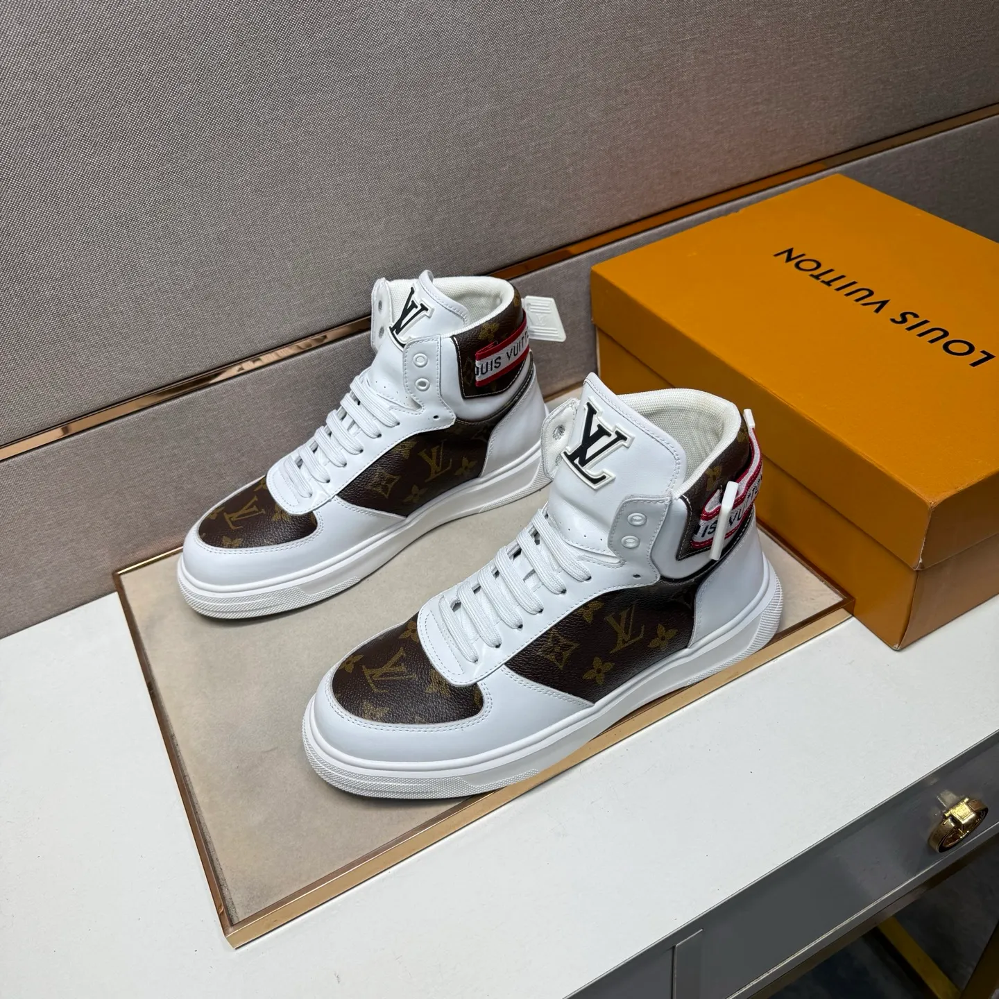 ⬛️Men's shoes 💰p420 [LV～] Men's high-top casual shoes 2025z cabinet sales simultaneously 🔶Size: 38-44 #️⃣ 🔷2 colors🔜The upper is made of multi-material splicing➕Mesh lining, comfortable and breathable, sole: original comfortable and wear-resistant outsole, ⚠️real thing📱photographed🎬real thing is better📢📢📢